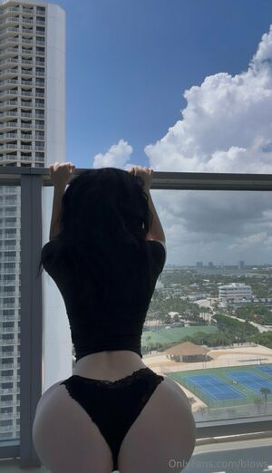 Blows Nude Photos photo 11
