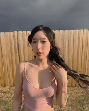 Elle Lee Nude Photos photo 31