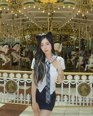 Elle Lee Nude Photos photo 32