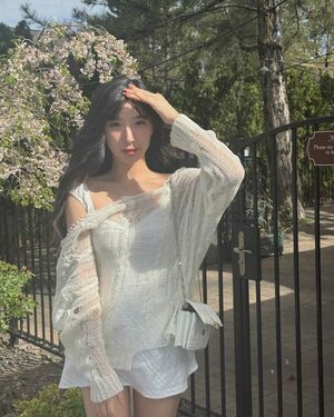 Elle Lee Nude Photos photo 35
