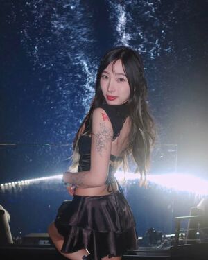 Elle Lee Nude Photos photo 37