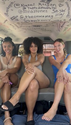 Fan Bus Nude Photos photo 1