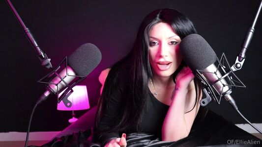 Ellie Alien Nude Photos photo 29