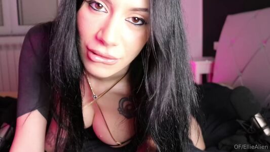 Ellie Alien Nude Photos photo 122