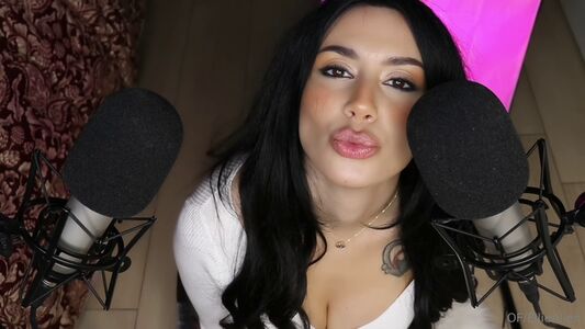 Ellie Alien Nude Photos photo 298