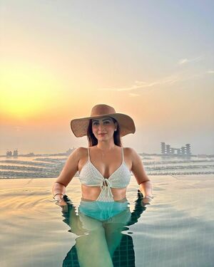 Zaraxyazmin Nude Photos photo 7