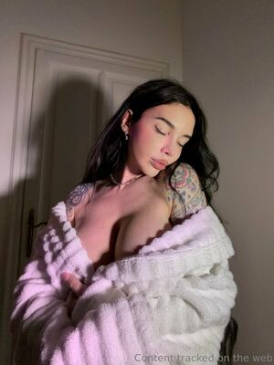 Alex Mucci Nude Photos photo 9