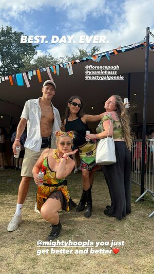 Florence Pugh Nude Photos photo 6