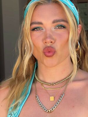 Florence Pugh Nude Photos photo 16