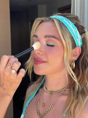 Florence Pugh Nude Photos photo 22