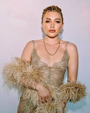 Florence Pugh Nude Photos photo 27