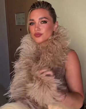Florence Pugh Nude Photos photo 32