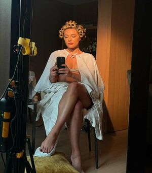 Florence Pugh Nude Photos photo 63