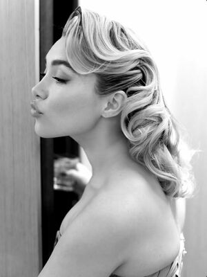 Florence Pugh Nude Photos photo 76
