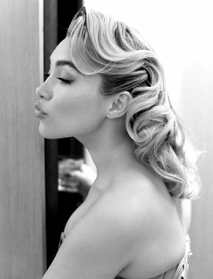 Florence Pugh Nude Photos photo 86