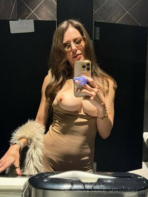 Justine Jakobs Nude Photos photo 102
