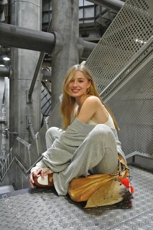 Elizabeth Vasilenko Nude Photos photo 19