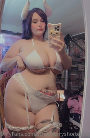 Strawberryshortcakeee Nude Photos photo 33