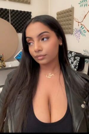 Zina Hadid Nude Photos photo 233