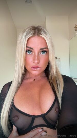Zonamaeee Nude Photos photo 14