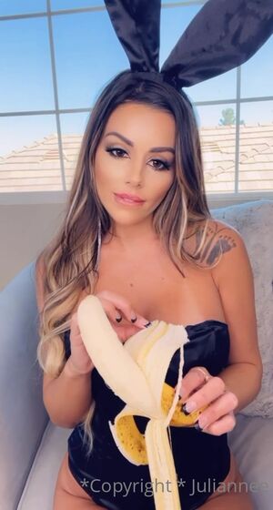 Juli Annee Nude Photos photo 294