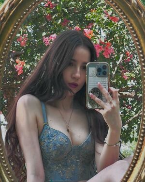 Essaere Nude Photos photo 7