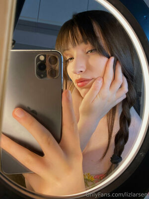 LizLarsen Nude Photos photo 9