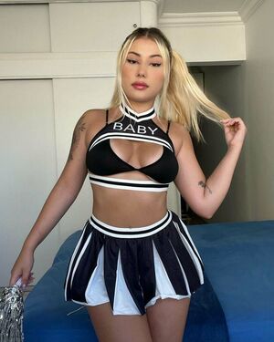 Isadora Albuquerque Nude Photos photo 1