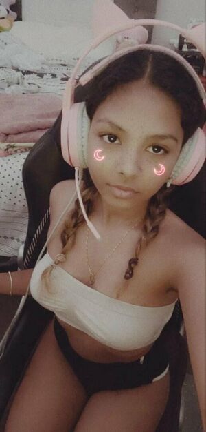 Luvrynnie Nude Photos photo 2