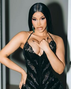 Cardi B Nude Photos photo 8