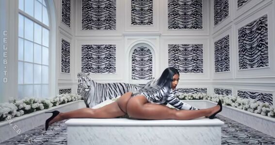 Cardi B Nude Photos photo 127