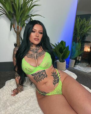 Niamh Velvet Nude Photos photo 8
