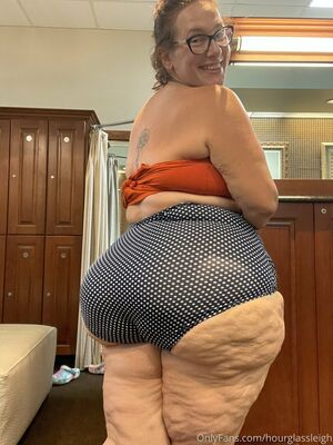 Hourglassleigh Nude Photos photo 6