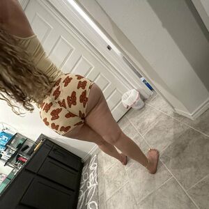 Badmominrealestate2.0 Nude Photos photo 1