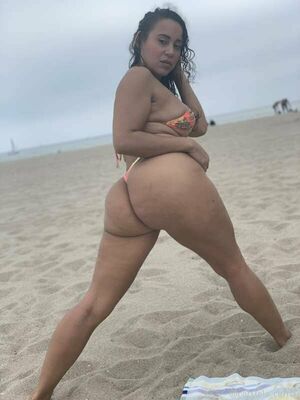 Carmela Clutch Nude Photos photo 33
