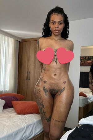 Halle Hayes Nude Photos photo 6
