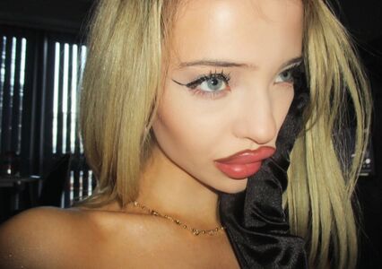 Amy Reynolds Nude Photos photo 26