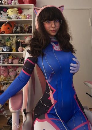 Monisuea Nude Photos photo 2
