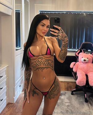 Heyylena Nude Photos photo 21