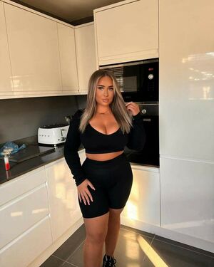 Zoe Sarah Nude Photos photo 8