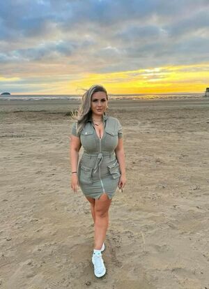 Zoe Sarah Nude Photos photo 11