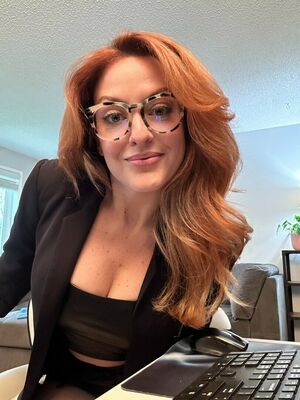 Elise McKenna Nude Photos photo 6