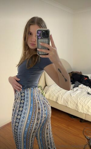 Urmaid Nude Photos photo 17