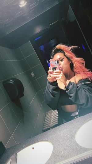 Lizzy Nude Photos photo 13