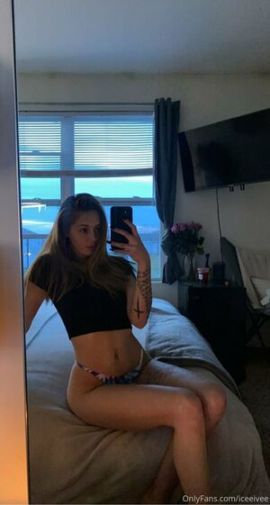 Iceeivee Nude Photos photo 45