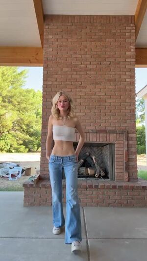 Addison Weems Nude Photos photo 4