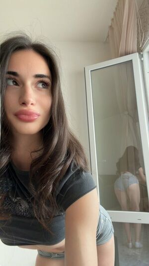 Naya Dickson Nude Photos photo 7