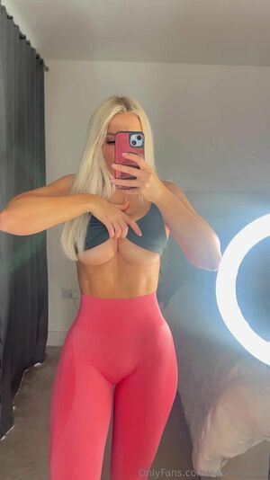Anna Huntt Nude Photos photo 115