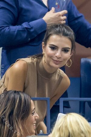Emily Ratajkowski Nude Photos photo 16