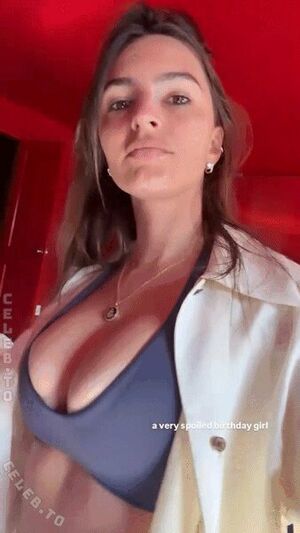 Emily Ratajkowski Nude Photos photo 18
